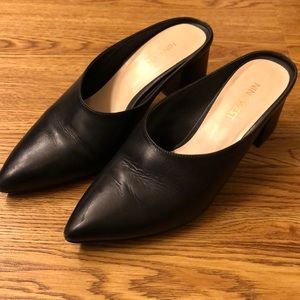 Nine West pointy black mules